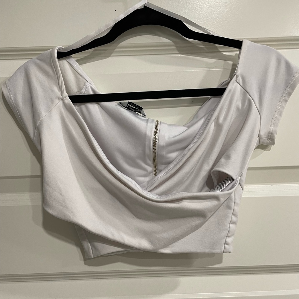 Bebe short sleeve crop top